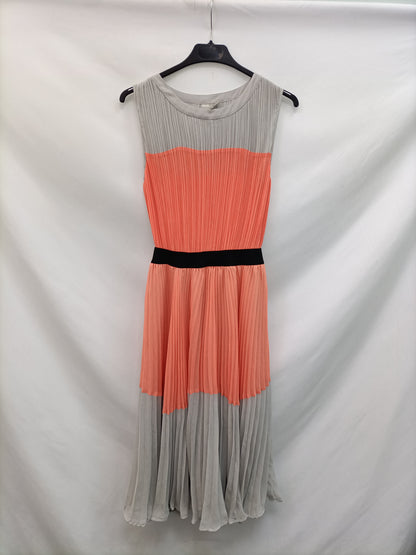 ASOS. Vestido plisado bicolor T.34