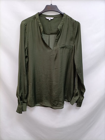 FÓRMULA JOVEN. Blusa Verde satinada T.38