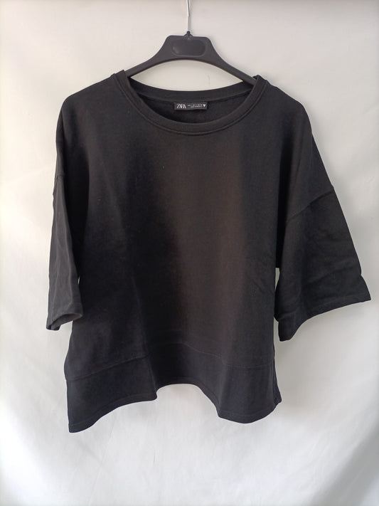 ZARA. Camiseta ancha negra T.l