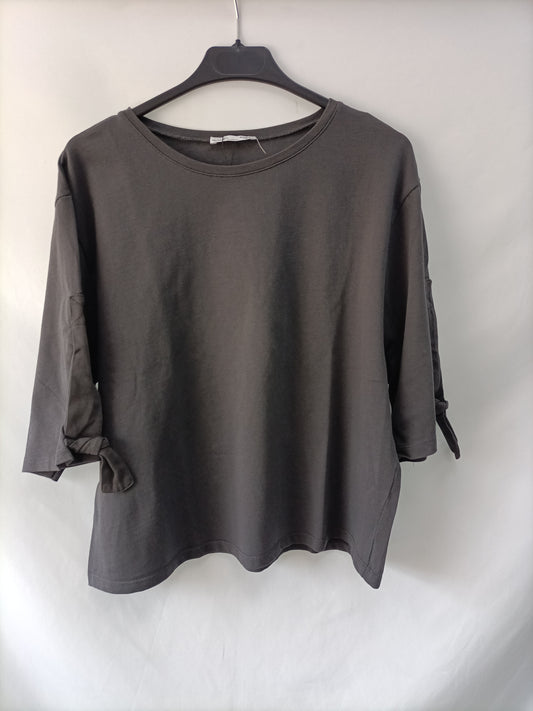 ZARA. Camiseta ancha gris T.l