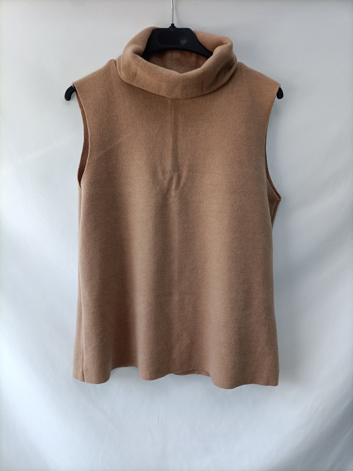 ZARA. Jersey sin langas beige T.m