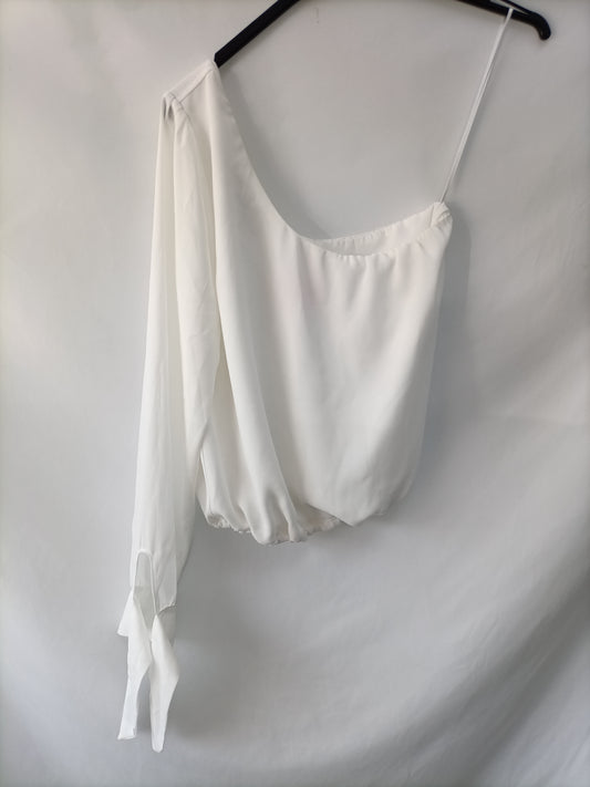 THE ARE. Blusa blanca asimétrico T.s