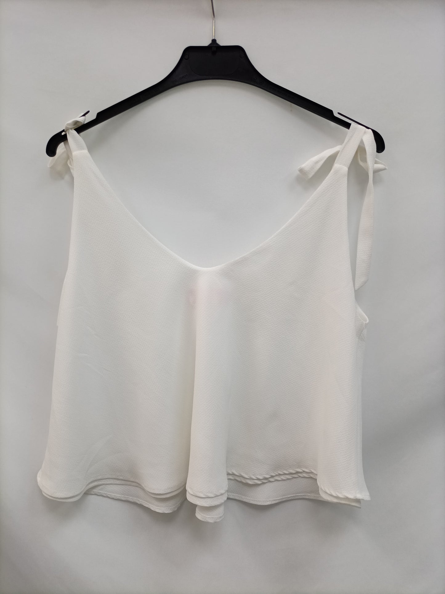 THE ARE. Blusa blanca lazada T.m