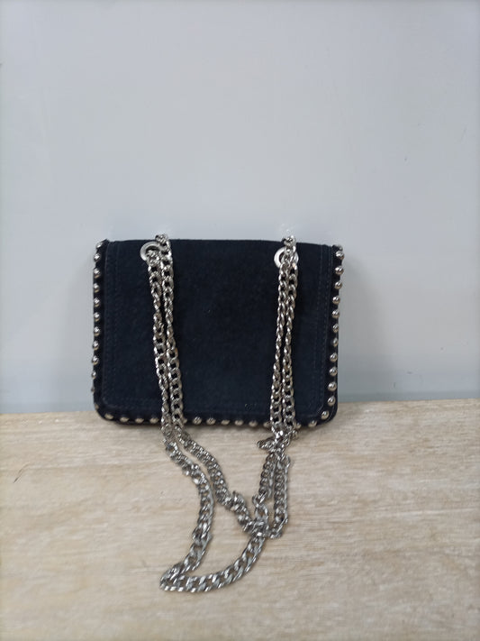 ZARA. Bolso negro encerado