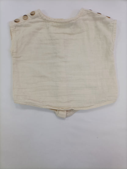 KIABI. Blusa beige botones T.18 meses