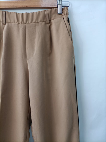 BERSHKA.Pantalones camel chinos T.s