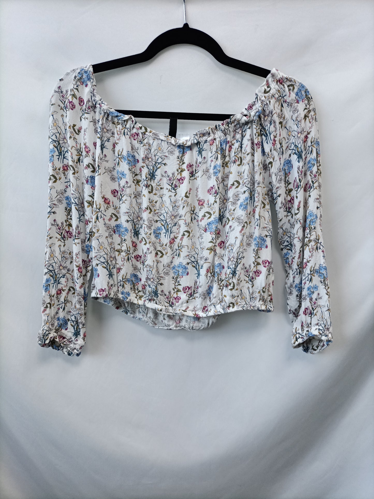 H&M. Top cuello barco flores T.40