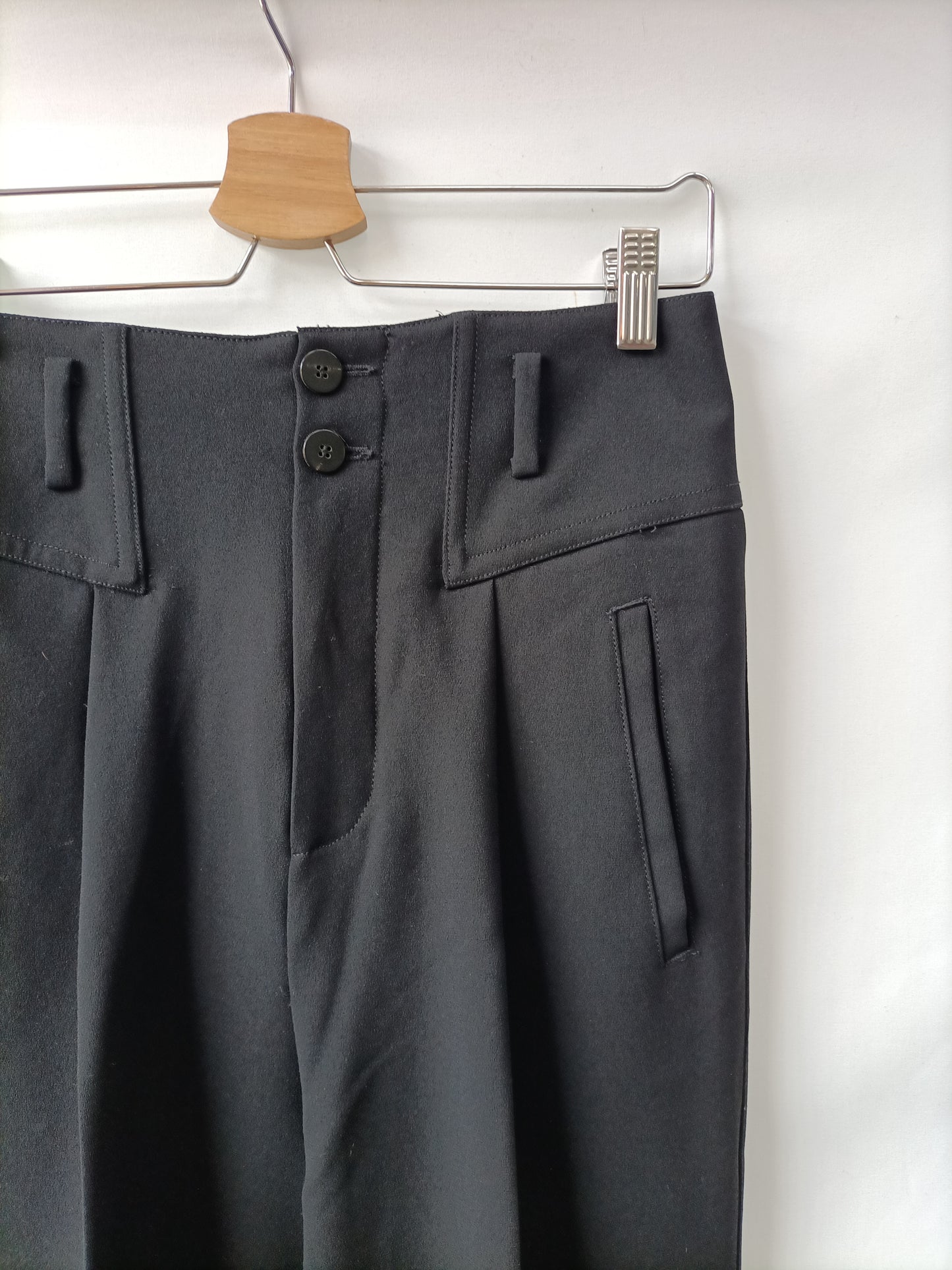 MANGO. Pantalón negro de vestir T.38