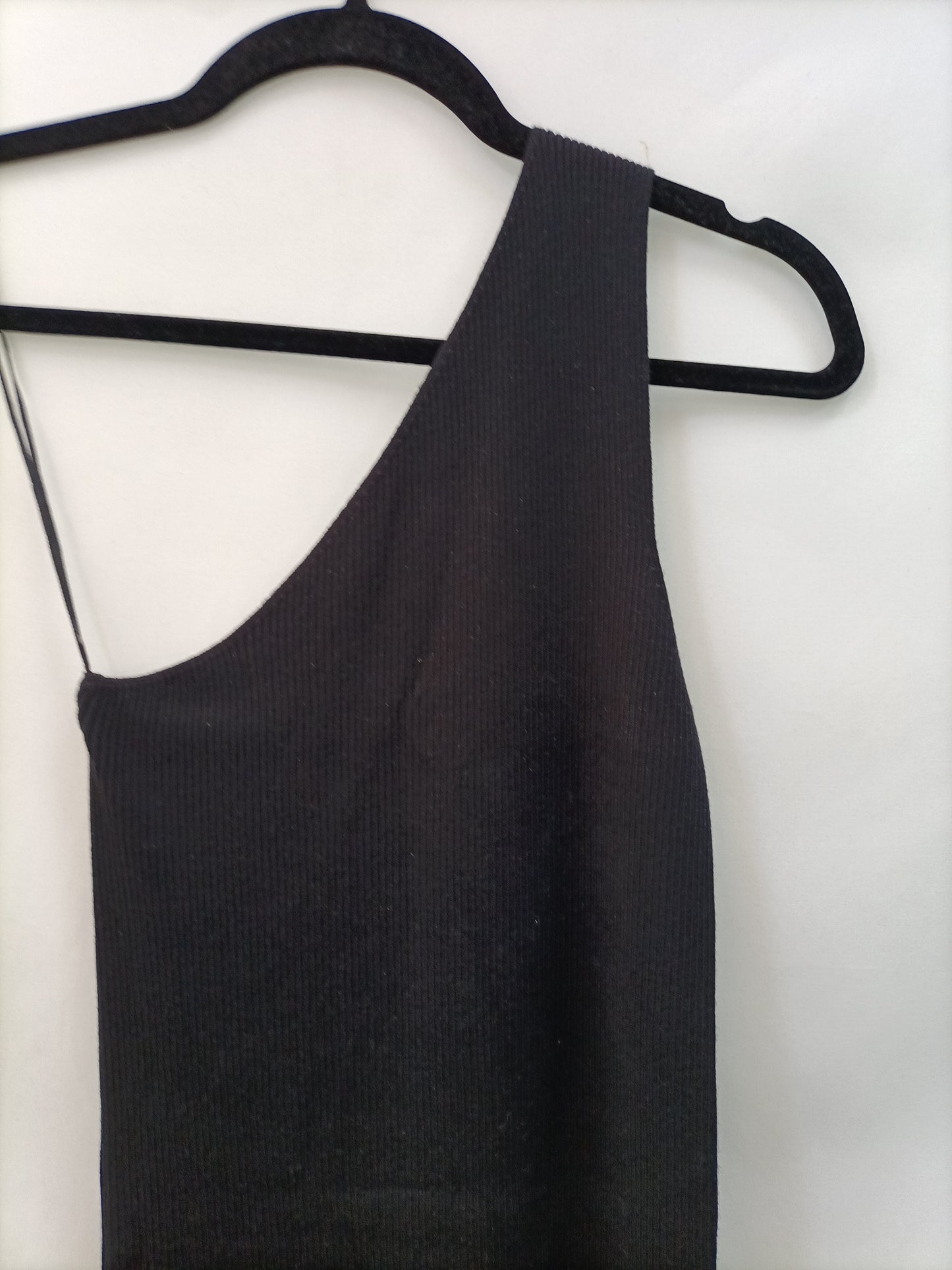 ZARA. Vestido negro asimétrico T.l