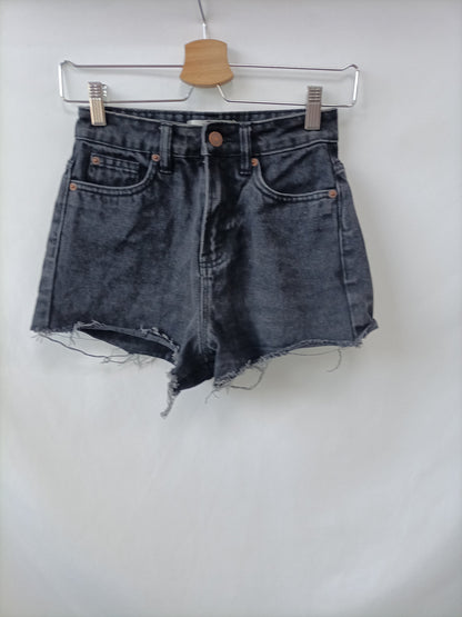 NEW LOOK. Shorts denim negro T.34