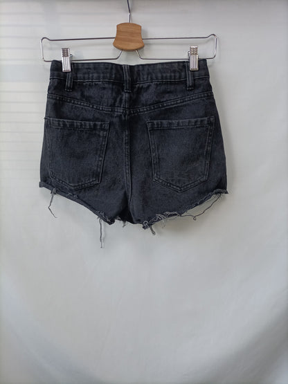 NEW LOOK. Shorts denim negro T.34