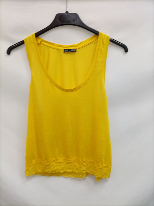 ZARA. Camiseta encaje  T.m