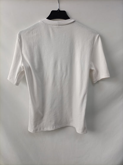 ZARA. Camiseta canalé blanca T.l