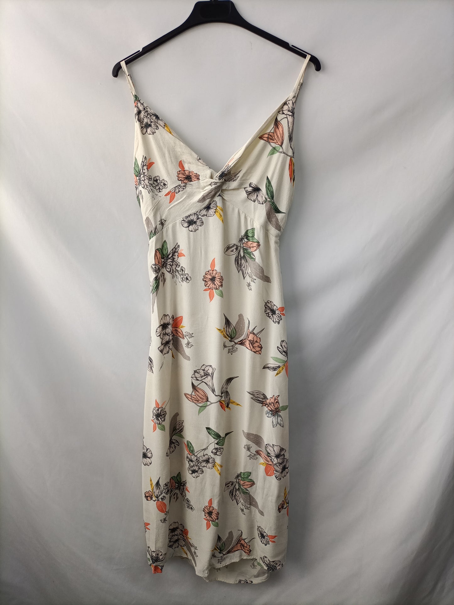 PULL&BEAR. Vestido beige flores T.l