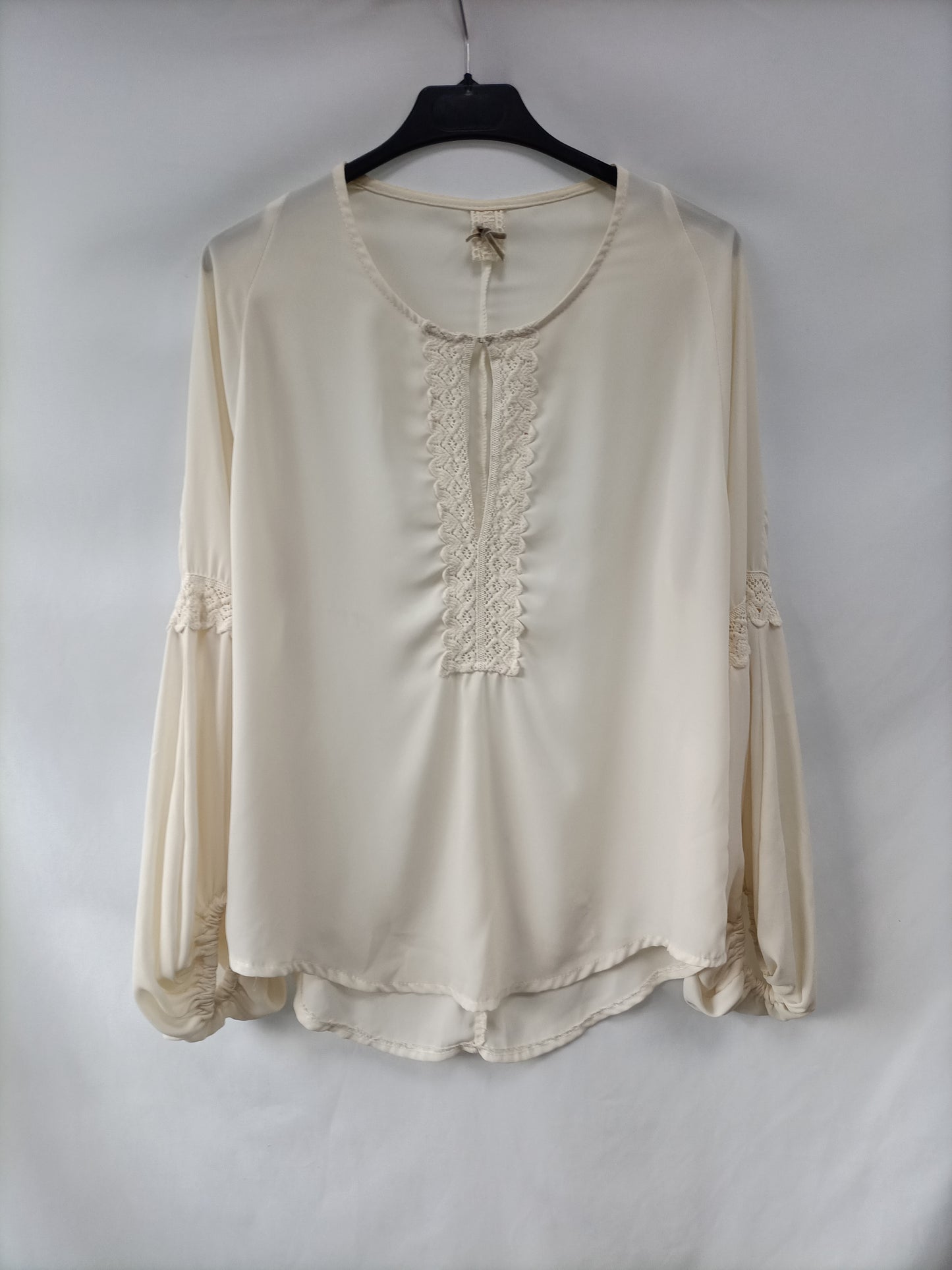 OTRAS. Blusa beige encaje T.u(m)