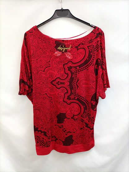 DESIGUAL. Camiseta roja estampada T.s