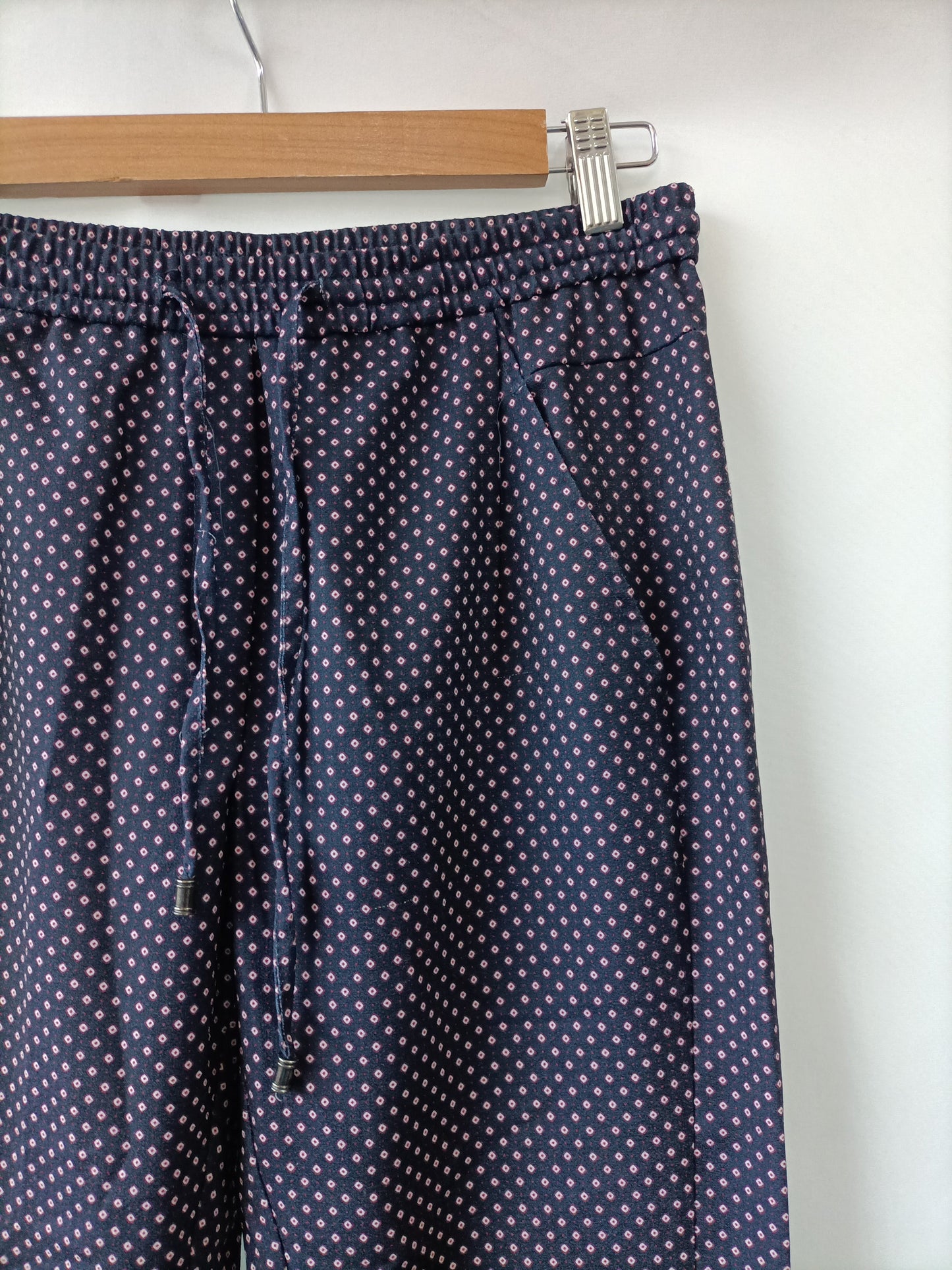 MANGO.Pantalones estampados T.xs