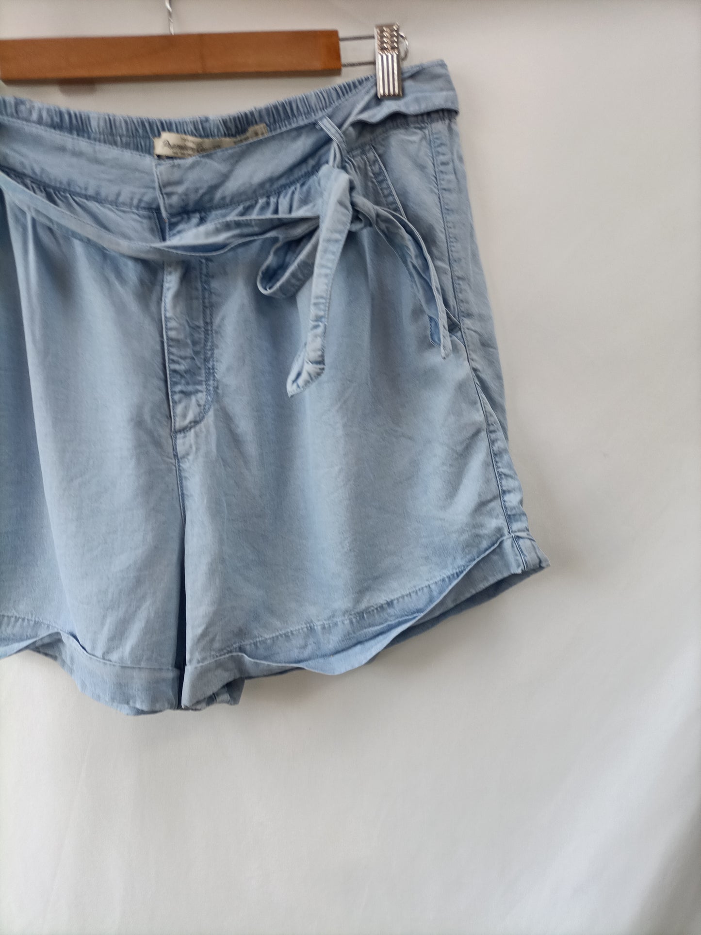 ZARA. Short azul fluido T.40