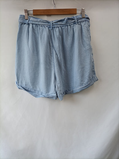 ZARA. Short azul fluido T.40