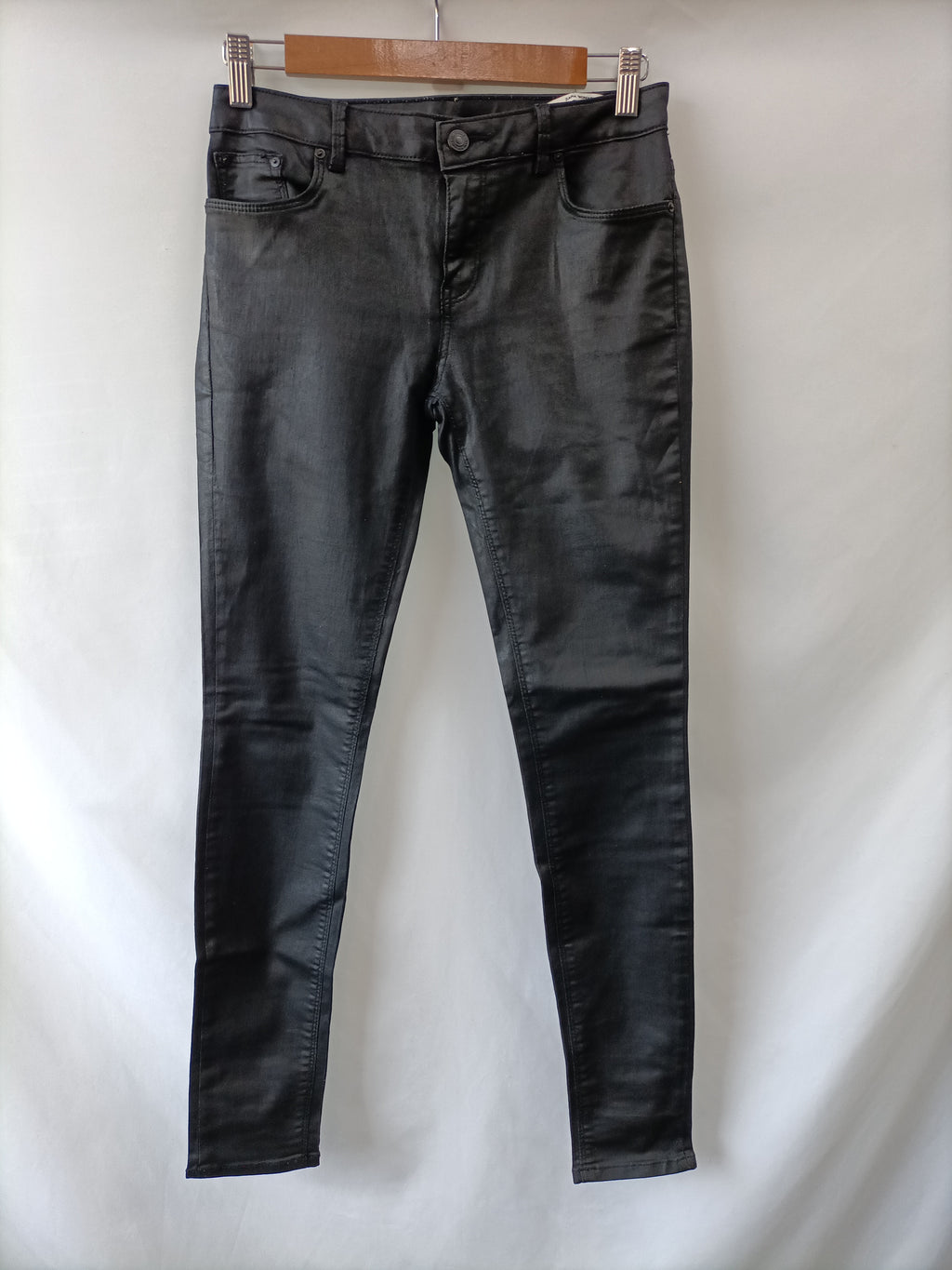 ZARA. Pantalon negro encerados T.34 Hibuy market