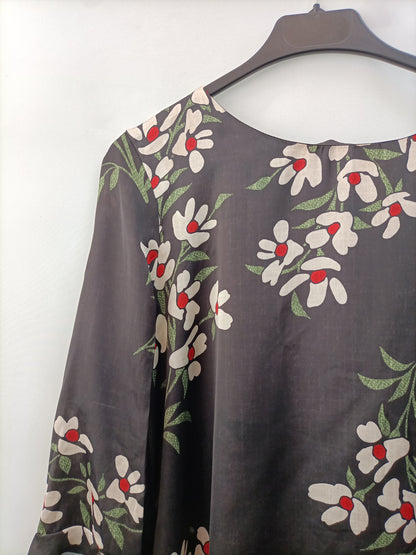 OTRAS.Blusa negra flores T.M/L