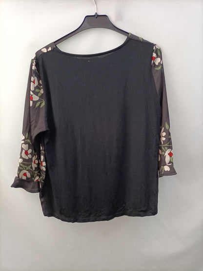 OTRAS.Blusa negra flores T.M/L