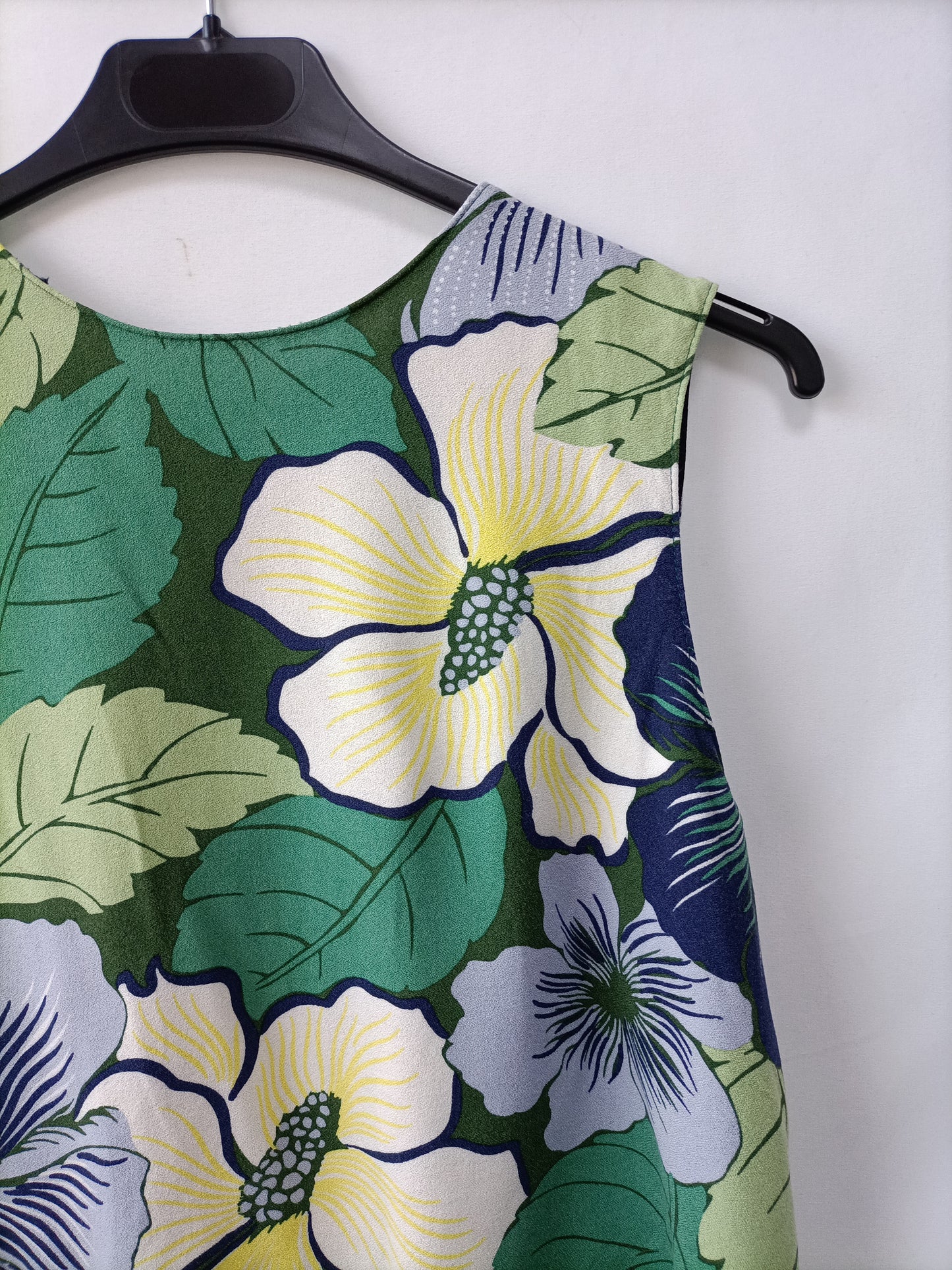 ZARA. Top flores verde T.u(s)