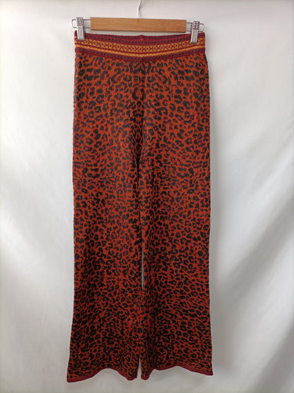 ZARA. Pantalón punto animal print T.s