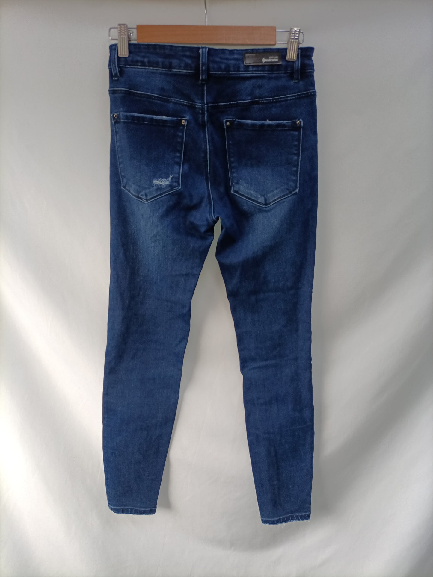 STRADIVARIUS. Pantalón denim rotos T.36