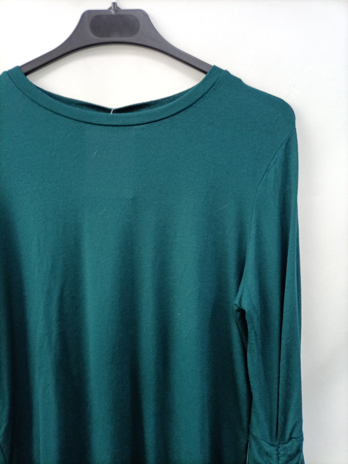 MANGO. Camiseta verde T.m