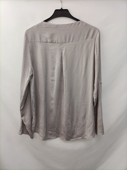 ZARA. blusa gris fluida T.L