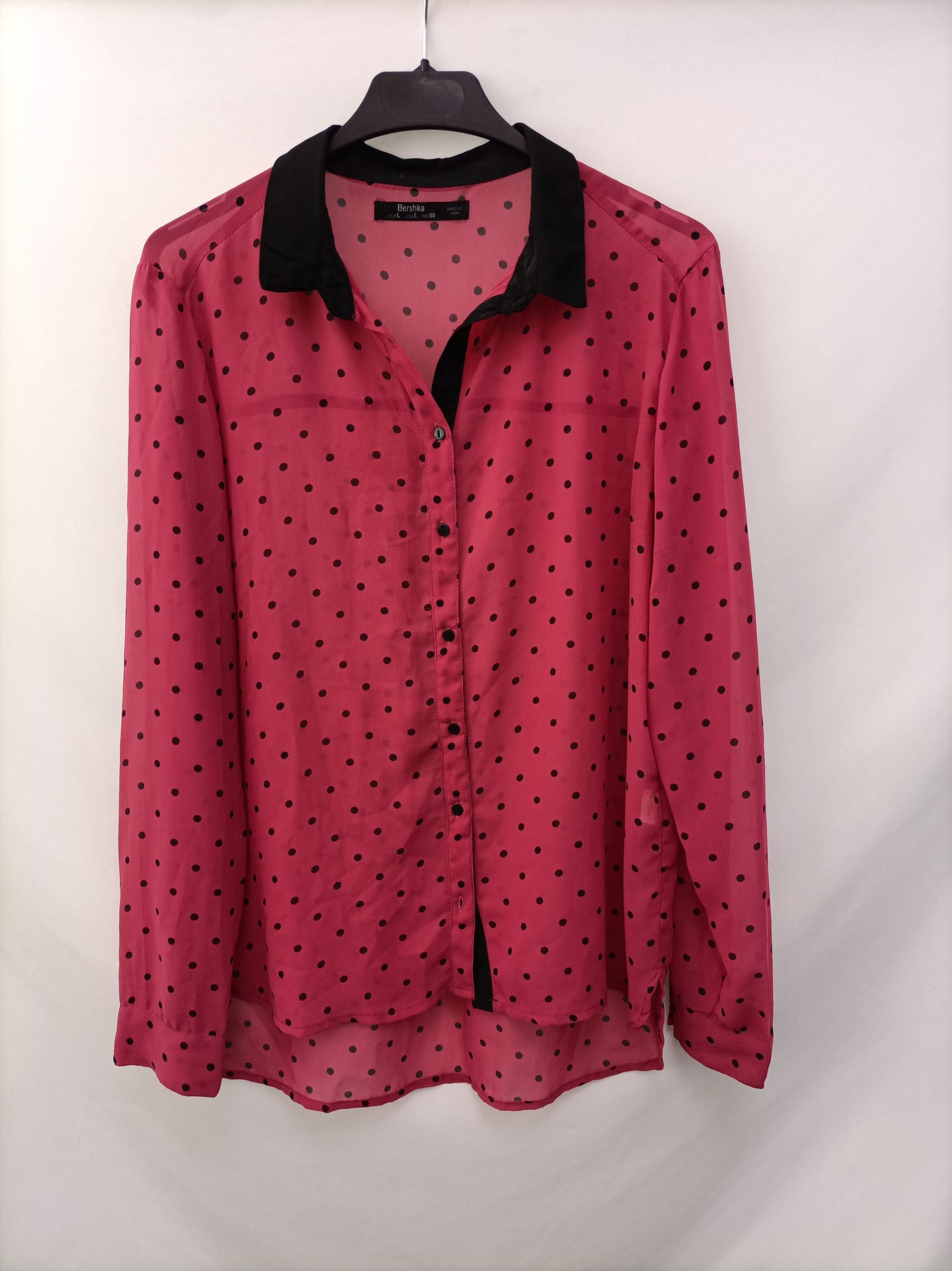 BERSHKA. Blusa rosa lunares negros T. l