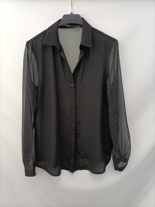 ZARA. Camisa negra plumeti T.s