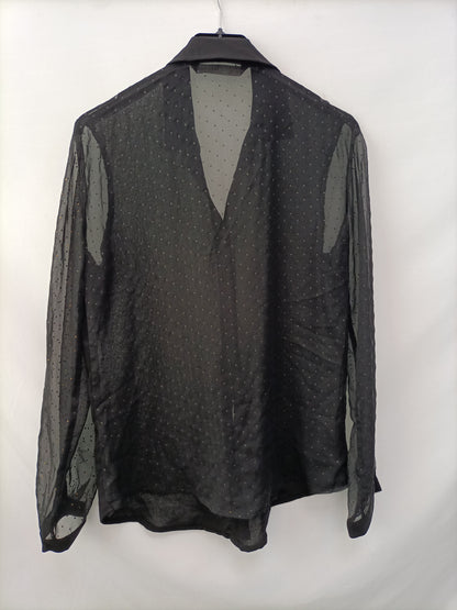 ZARA. Camisa negra plumeti T.s