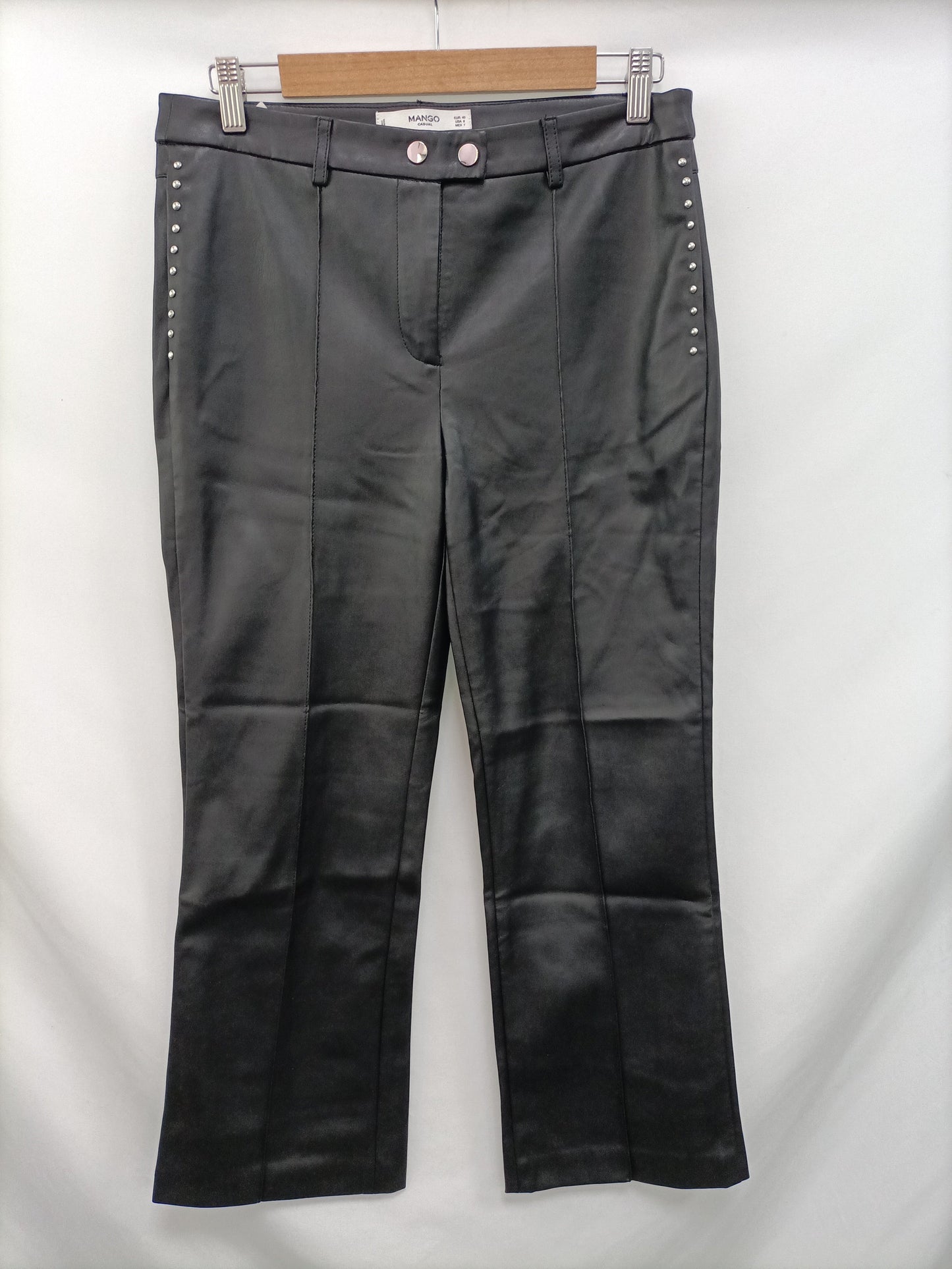 MANGO.Pantalones polipiel T.40