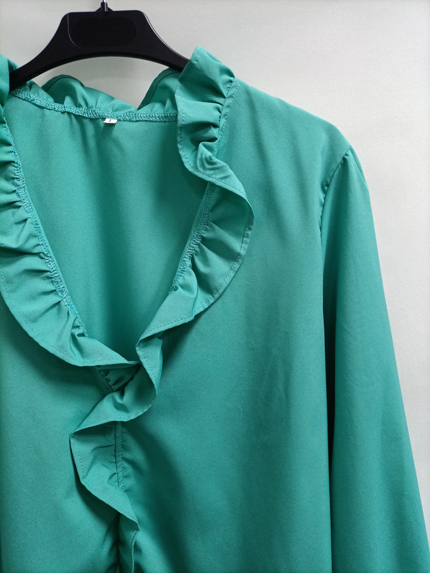 OTRAS. Blusa verde agua volante T.l