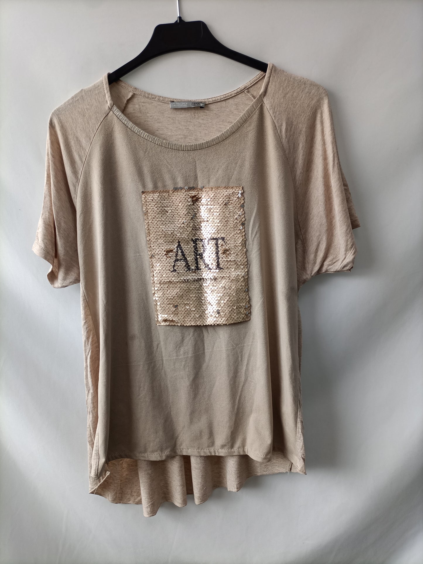 ZARA. Camiseta beige asimétrica T.l