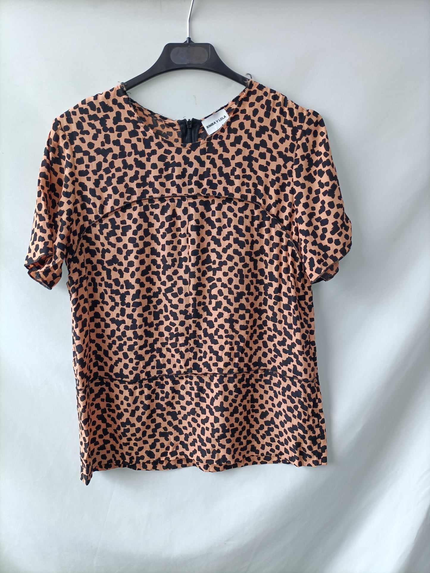 BIMBA Y LOLA. Blusa animal print talla XS