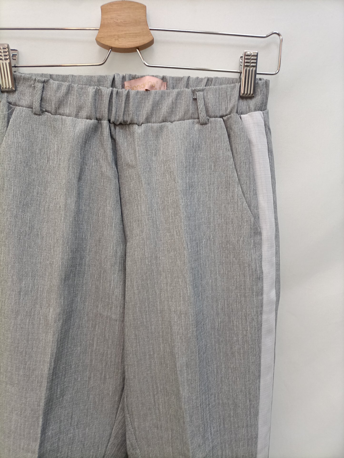 GUENDOLINA. Pantalón gris raya T.xs