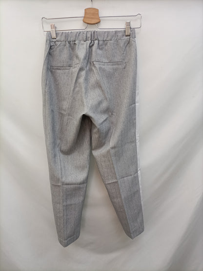 GUENDOLINA. Pantalón gris raya T.xs