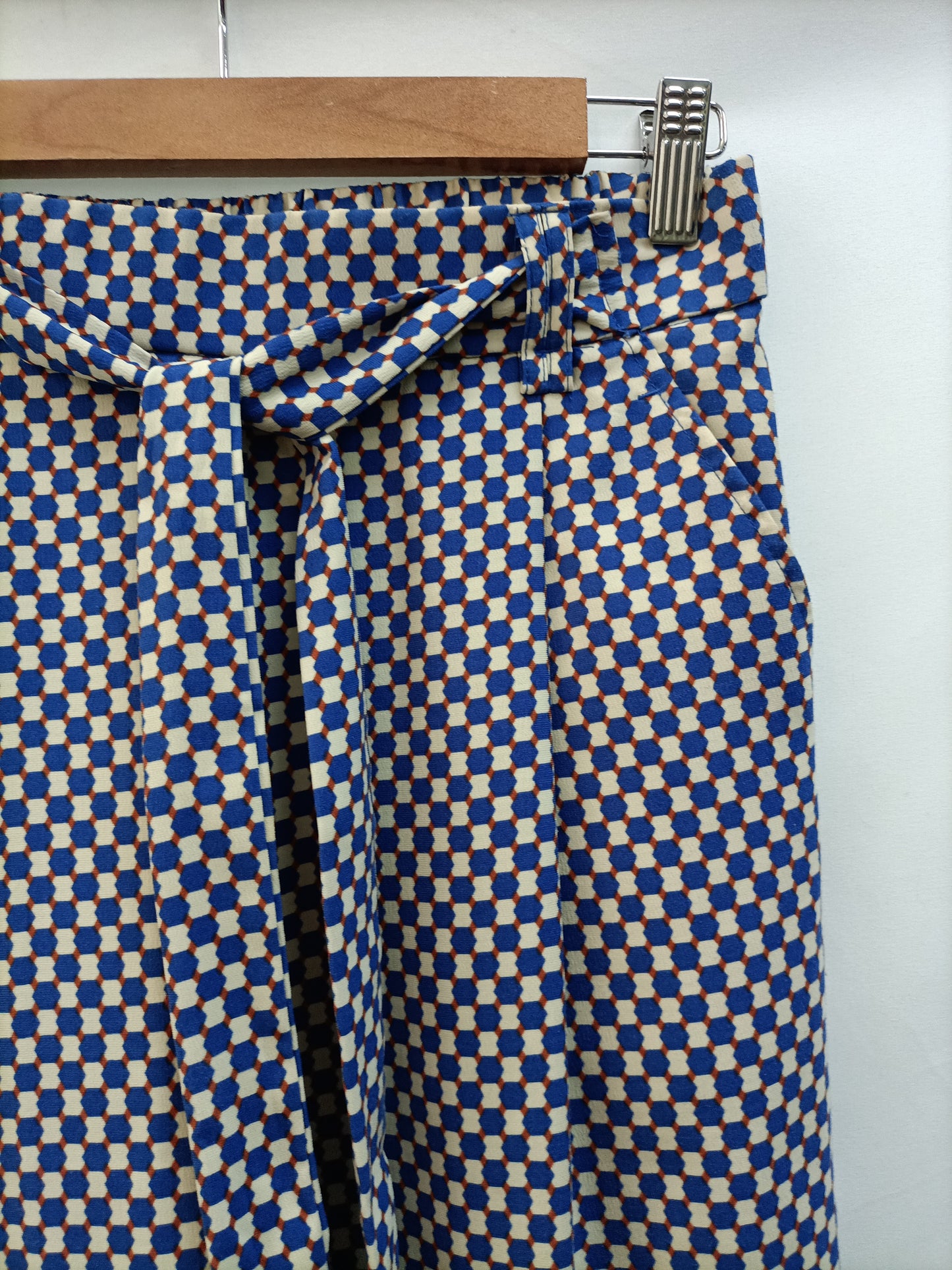 ZARA. Pantalón culotte geométrico T.s