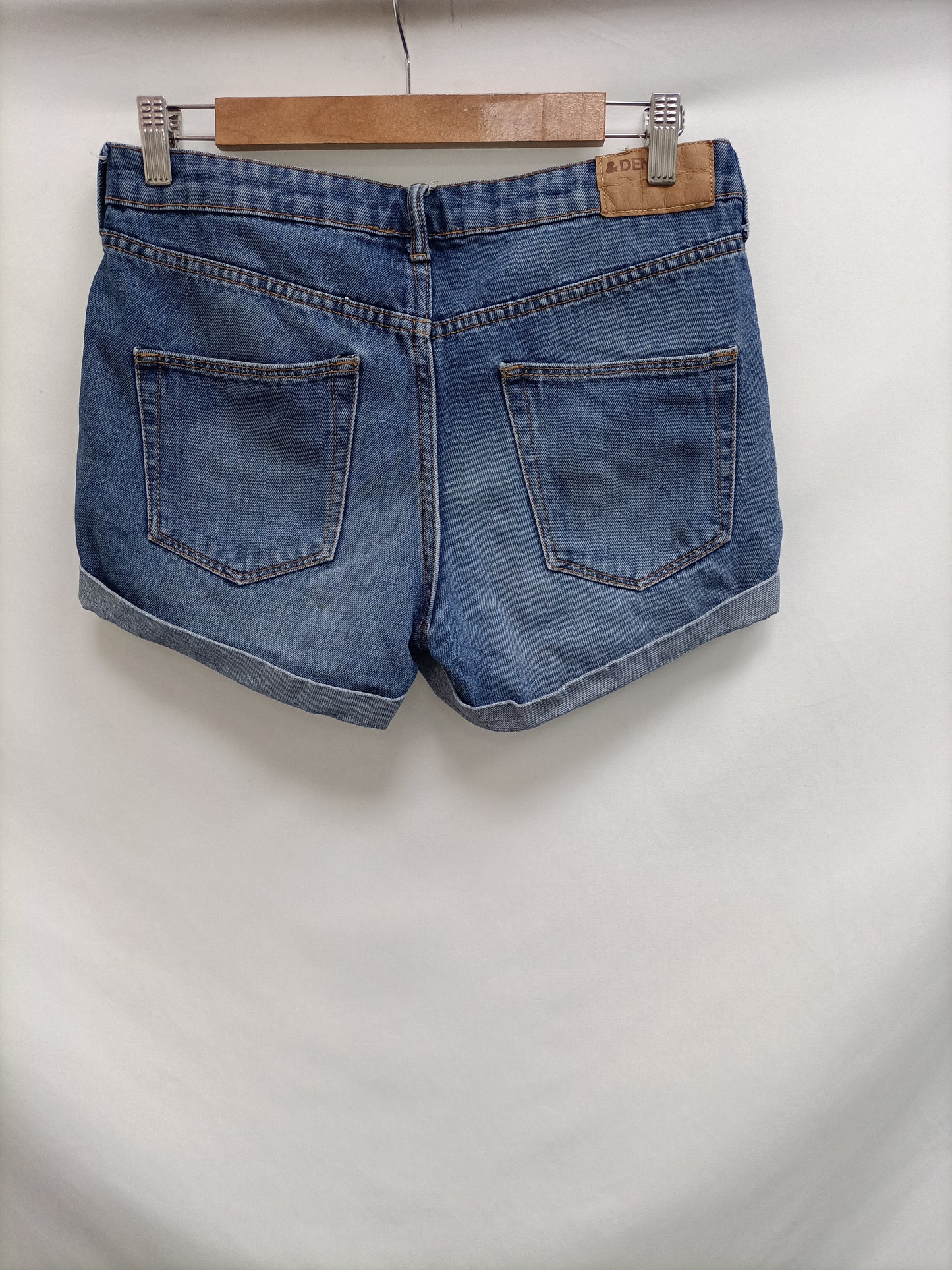 H&M. Short denim dobladillo T.36