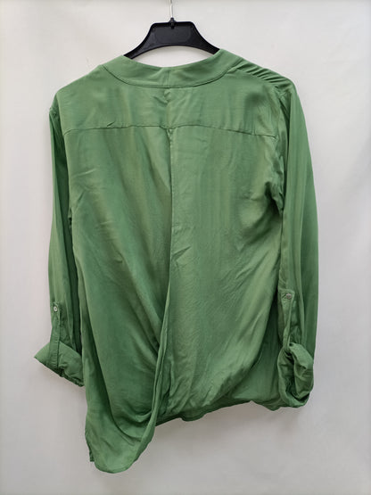 ZARA. Blusa verde espalda T.xs