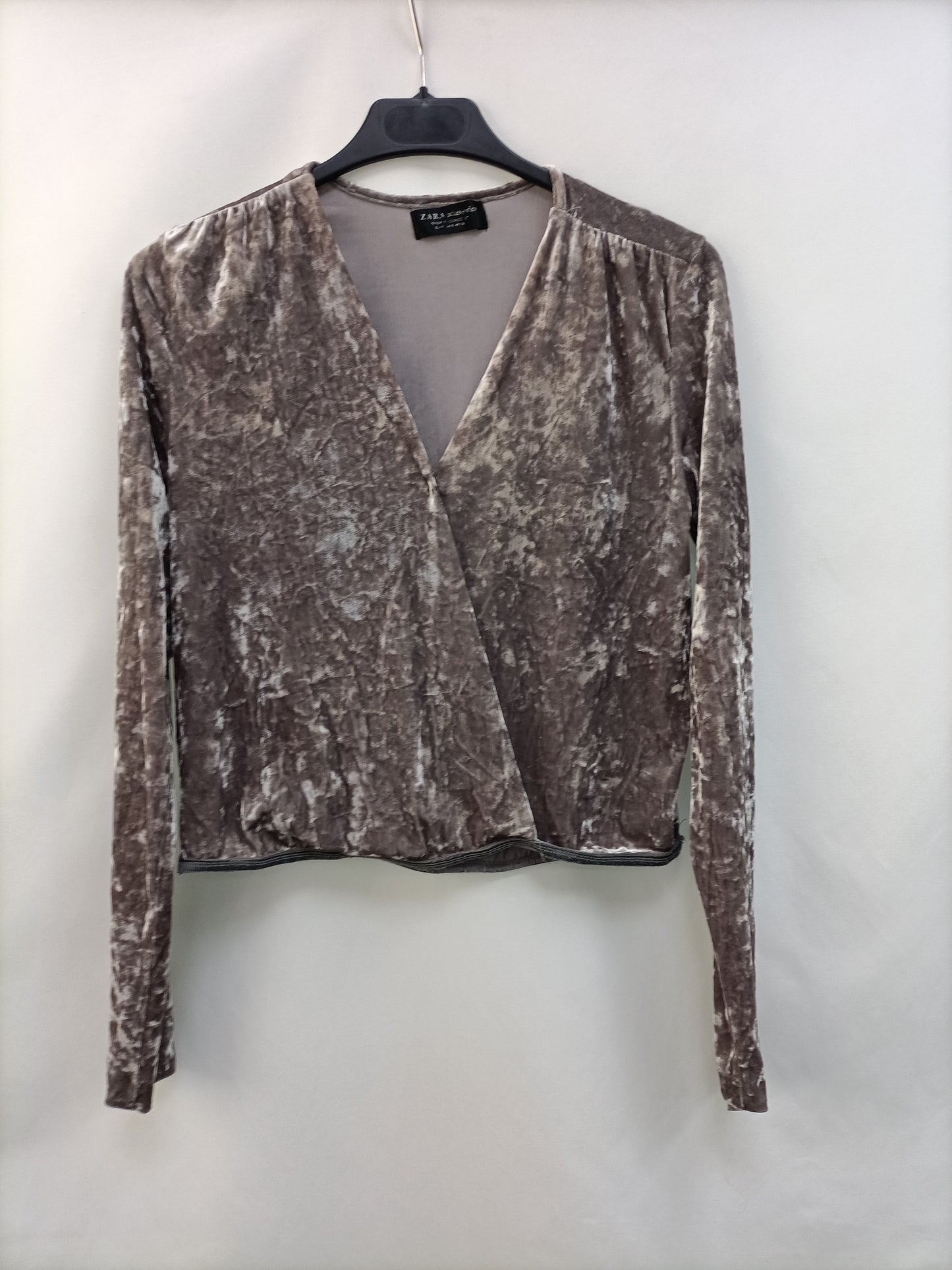 ZARA. Top gris terciopelo T.s