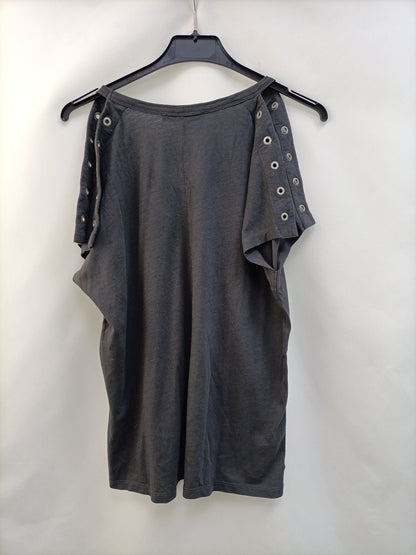 ALLSAINTS. Camiseta gris argollas T.s