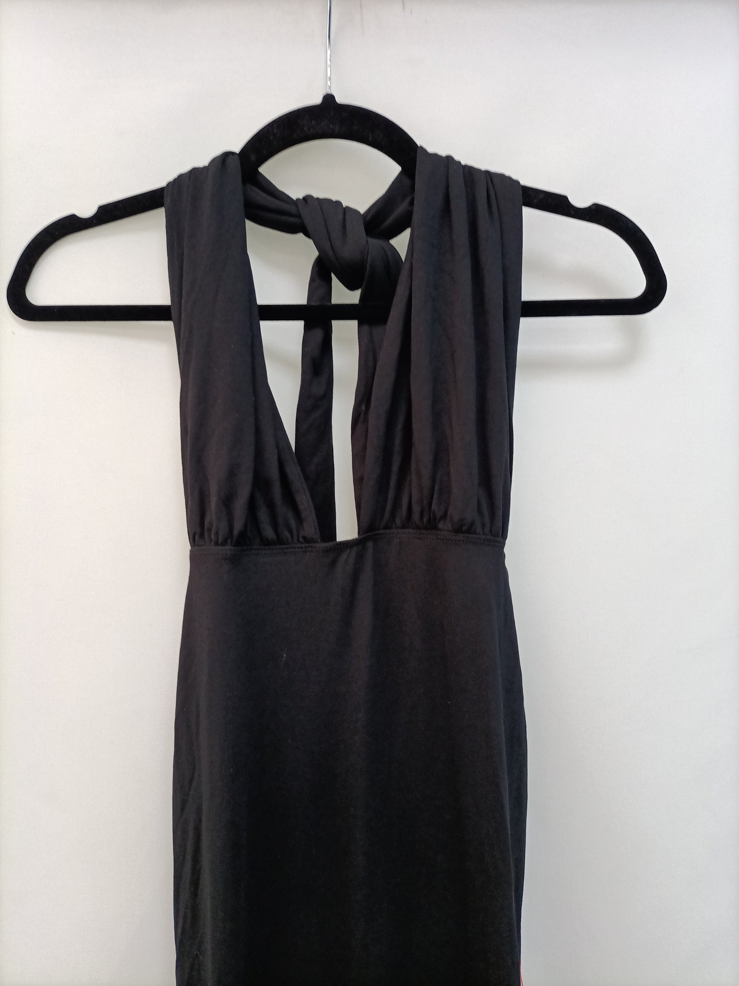 ASOS. Vestido negro midi escote T.32