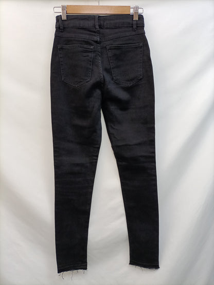 SANDRO. Pantalón negro desgastes T.32