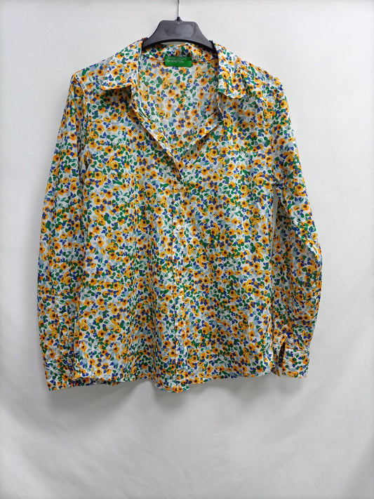 BENETTON. Camisa flores T.xs