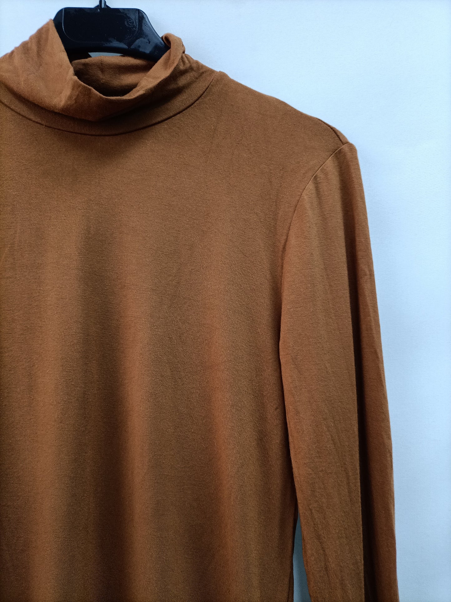 STRADIVARIUS. Top Camel elástico T.l