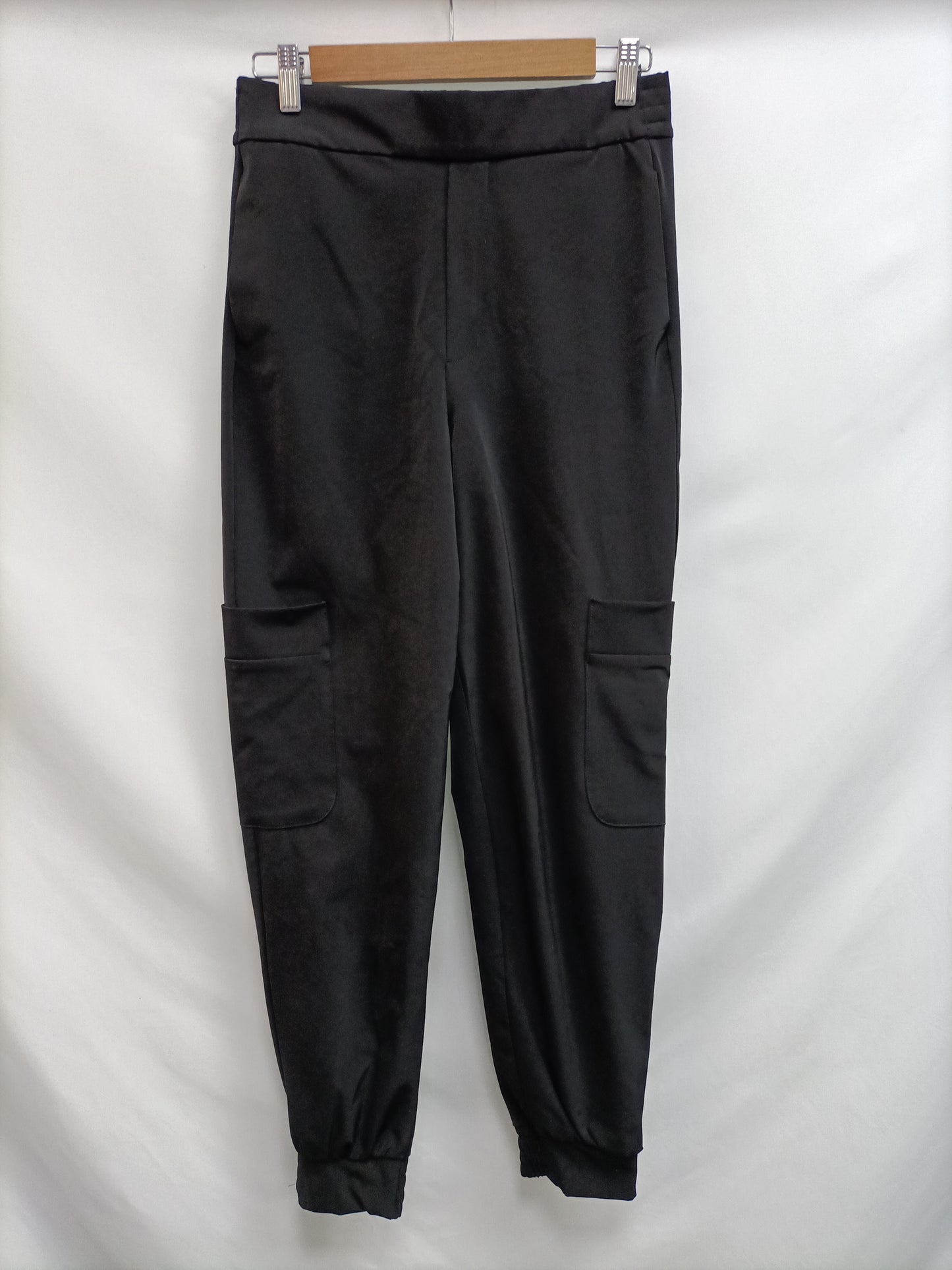 ZARA. Pantalón negro cargo T.s